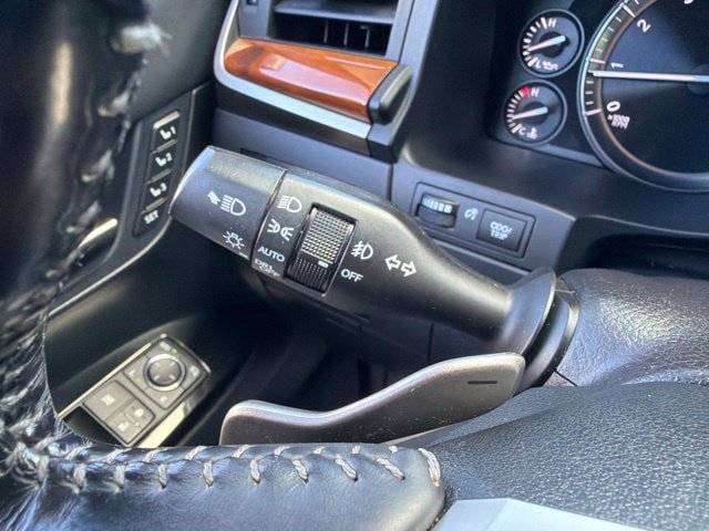 Used 2017 Lexus LX 570 4WD w/ Luxury Package image 28