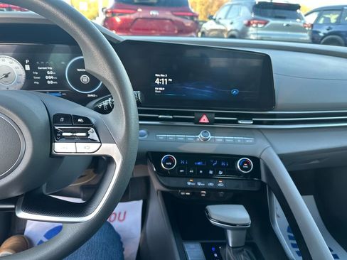 Used 2024 Hyundai Elantra SEL image 23