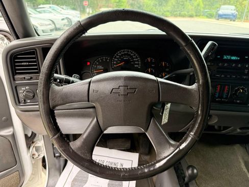 Used 2005 Chevrolet Silverado 1500 LS w/ Light Duty Power Package AWD/4WD image 27