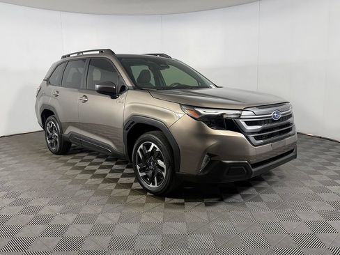 Used 2025 Subaru Forester Premium AWD/4WD image 12
