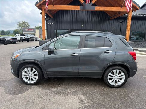 Used 2017 Chevrolet Trax Premier w/ Driver Confidence II Package AWD/4WD image 18