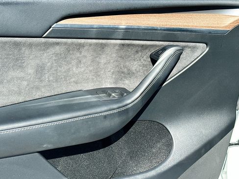 Used 2023 Tesla Model Y Performance image 18