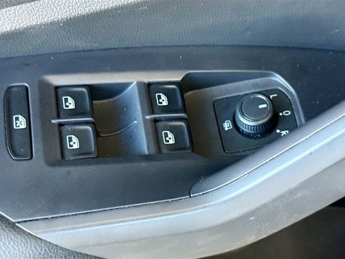 Used 2020 Volkswagen Jetta SE FWD image 19