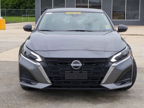 Used 2025 Nissan Altima 2.5 SV FWD image 19