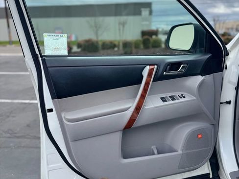 Used 2012 Toyota Highlander Limited image 9