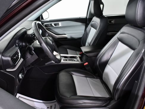 Used 2023 Ford Explorer XLT w/ Equipment Group 202A image 6