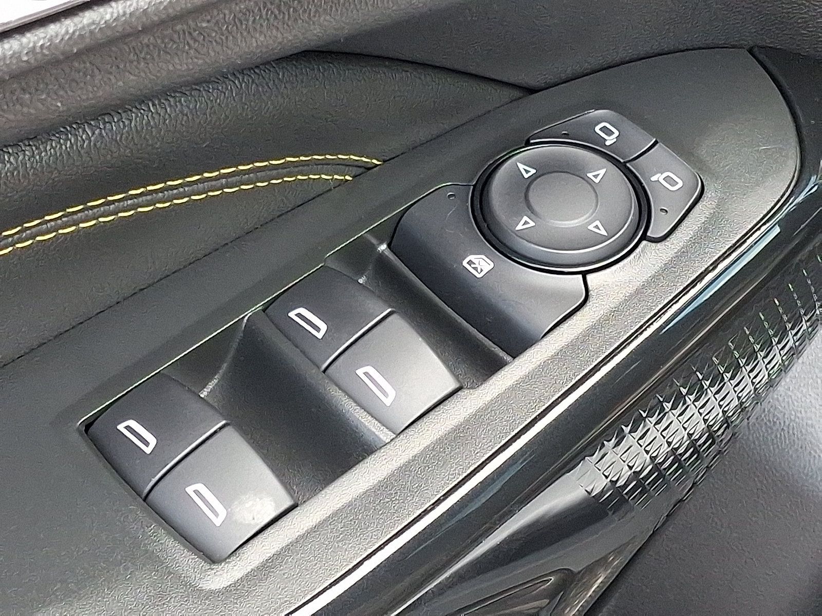 Used 2025 Chevrolet Trax LT FWD image 14