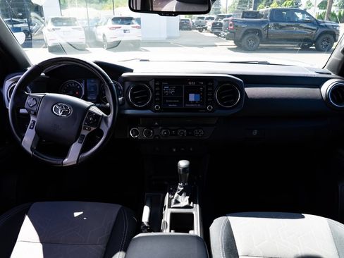 Used 2020 Toyota Tacoma TRD Off-Road AWD/4WD image 9