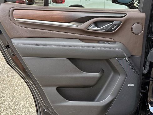 Used 2021 GMC Yukon Denali w/ Denali Premium Package image 13