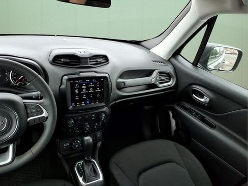 Used 2023 Jeep Renegade Latitude AWD/4WD image 19