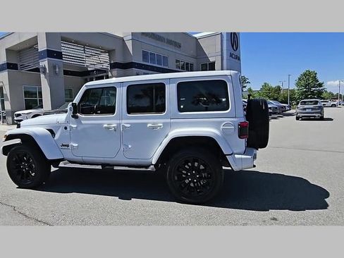 Used 2023 Jeep Wrangler Unlimited Sahara AWD/4WD image 20
