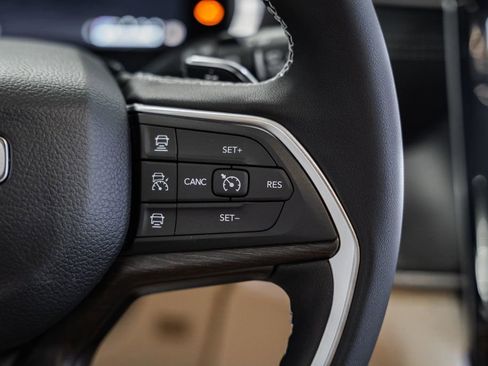 New 2025 Jeep Grand Cherokee Limited w/ Luxury Tech Group II image 29