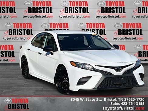 Used 2020 Toyota Camry SE image 1