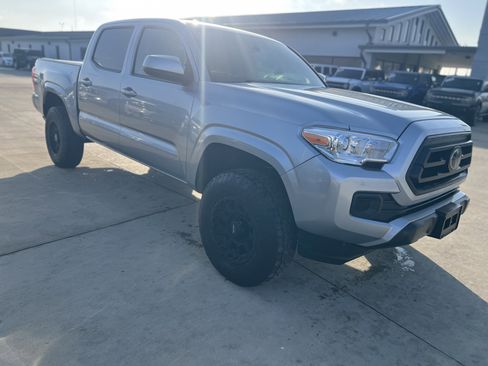 Used 2022 Toyota Tacoma SR image 12