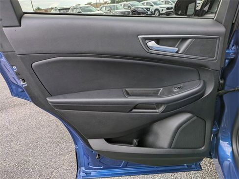 Used 2022 Ford Edge SE image 25