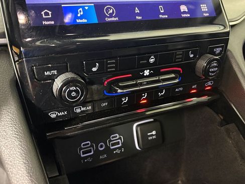 Used 2022 Jeep Grand Cherokee Limited RWD image 29