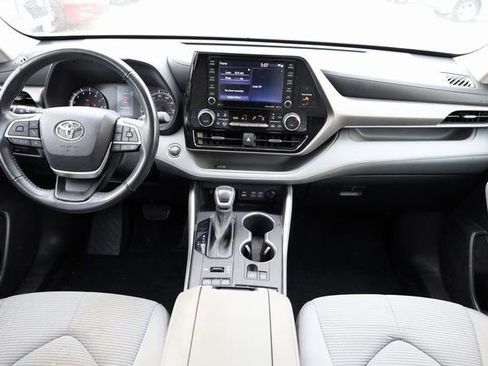 Used 2022 Toyota Highlander LE image 14