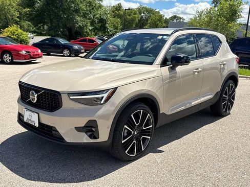 Certified 2025 Volvo XC40 B5 Ultra w/ Climate Package AWD/4WD image 1