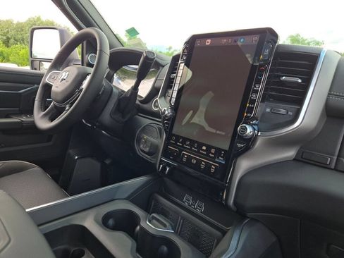 New 2026 RAM 2500 Laramie AWD/4WD image 10