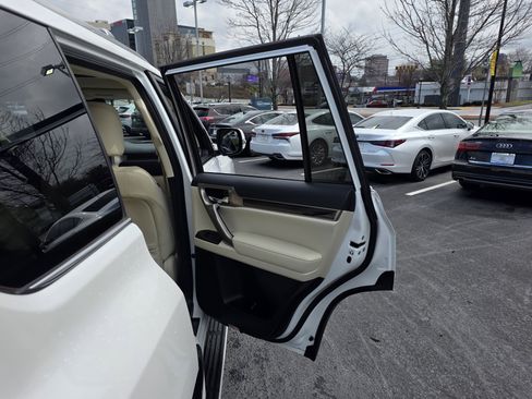 Certified 2020 Lexus GX 460 Premium w/ Premium Package image 29