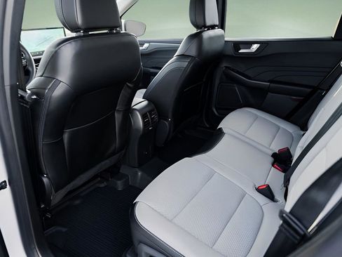 Certified 2024 Ford Escape SE FWD image 19
