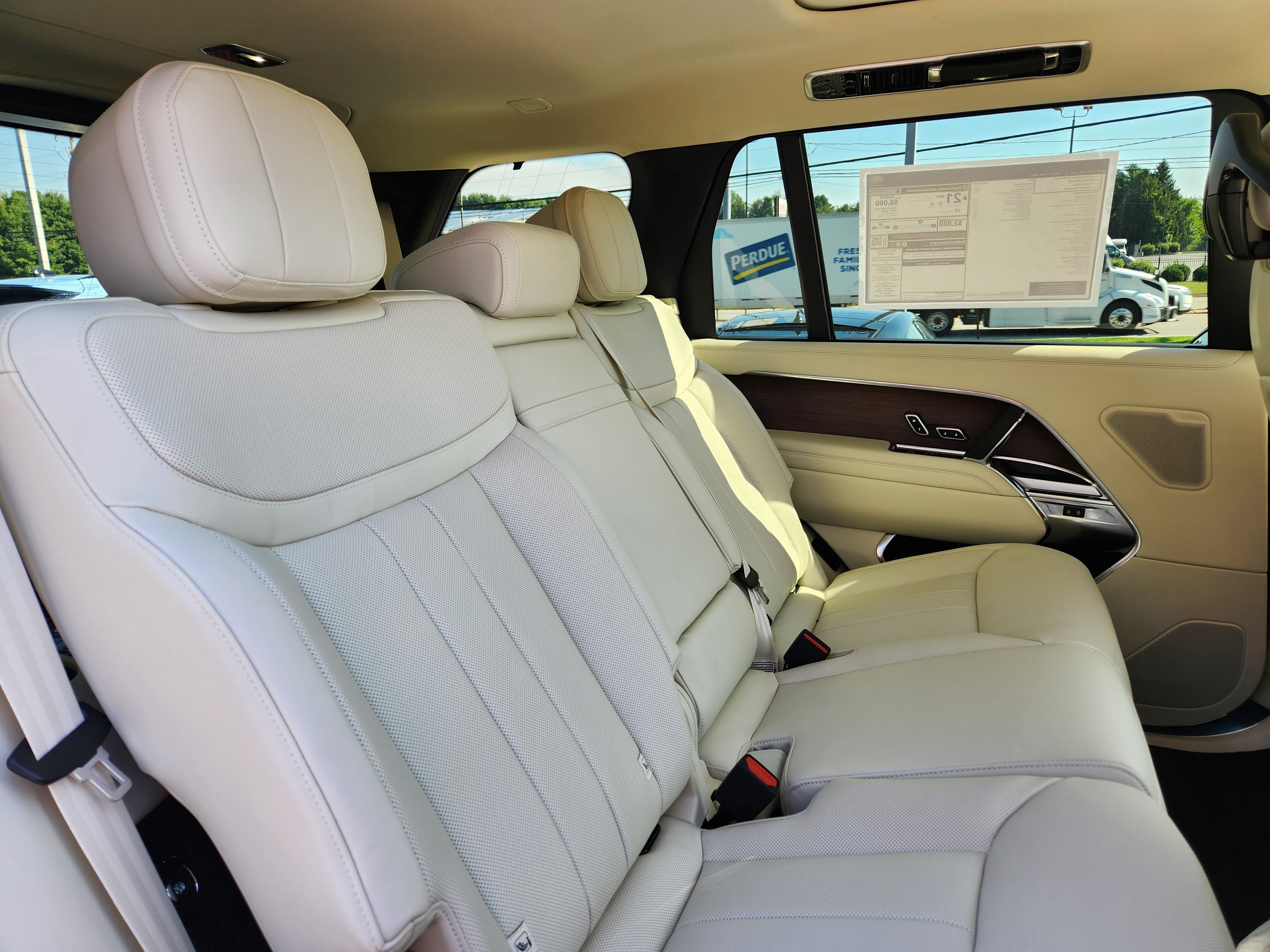 New 2027 Land Rover Range Rover Long Wheelbase SE AWD/4WD image 11