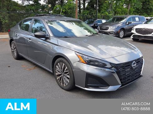 Used 2024 Nissan Altima 2.5 SV FWD image 9
