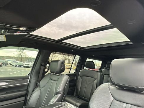 Used 2022 Jeep Wagoneer Series III w/ Premium Group I image 16