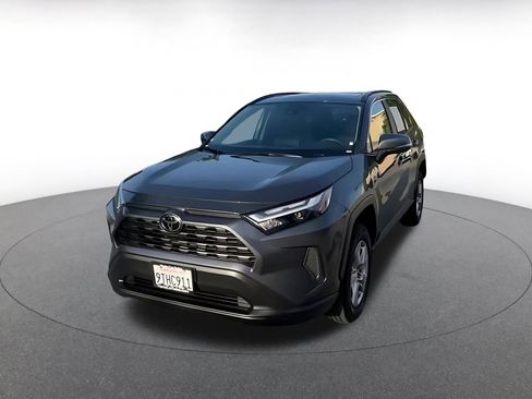 Used 2025 Toyota RAV4 XLE image 7