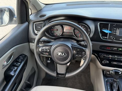 Used 2016 Kia Sedona LX w/ LX Convenience Package FWD image 13