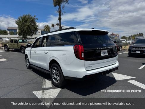Used 2025 Ford Expedition Max Active AWD/4WD image 3