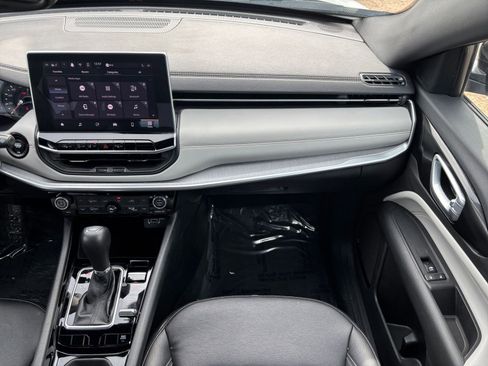 Used 2025 Jeep Compass Limited image 36