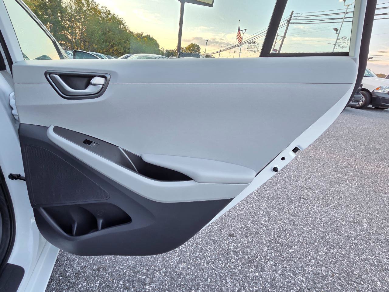 Used 2020 Hyundai Ioniq Blue FWD image 32