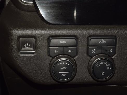 Used 2024 Chevrolet Silverado 1500 LT AWD/4WD image 34