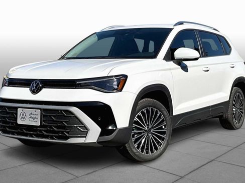 New 2025 Volkswagen Taos SE FWD image 1