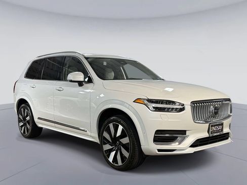 Used 2025 Volvo XC90 T8 Plus AWD/4WD image 9