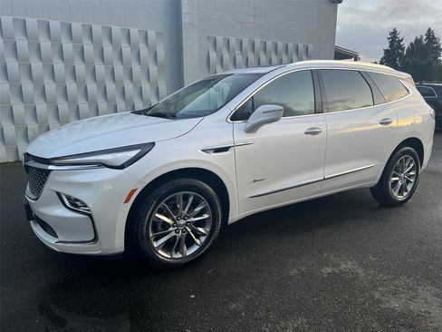 Used 2024 Buick Enclave Avenir image 2