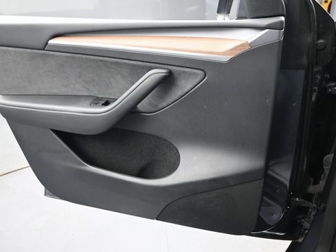 Used 2023 Tesla Model Y Long Range image 24