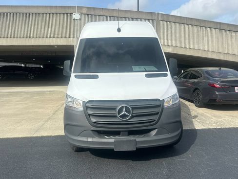 Used 2023 Mercedes-Benz Sprinter 2500 image 2