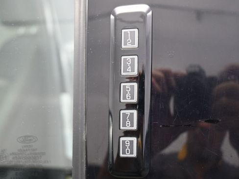 Used 2024 Ford F150 XLT AWD/4WD image 18