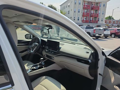 Used 2023 Nissan Altima 2.5 SL AWD/4WD image 15