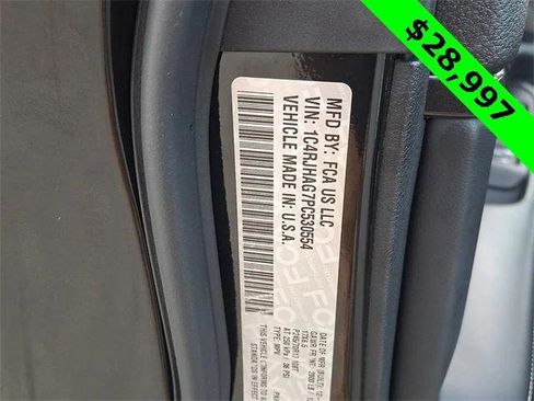 Certified 2023 Jeep Grand Cherokee Laredo image 29