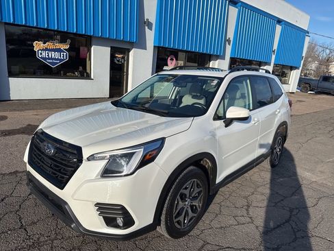 Used 2022 Subaru Forester Premium image 2