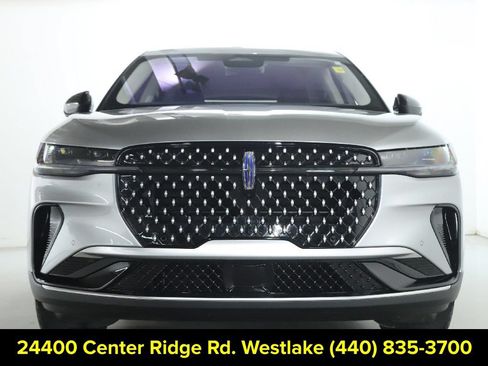 Used 2025 Lincoln Nautilus Premier AWD/4WD image 6