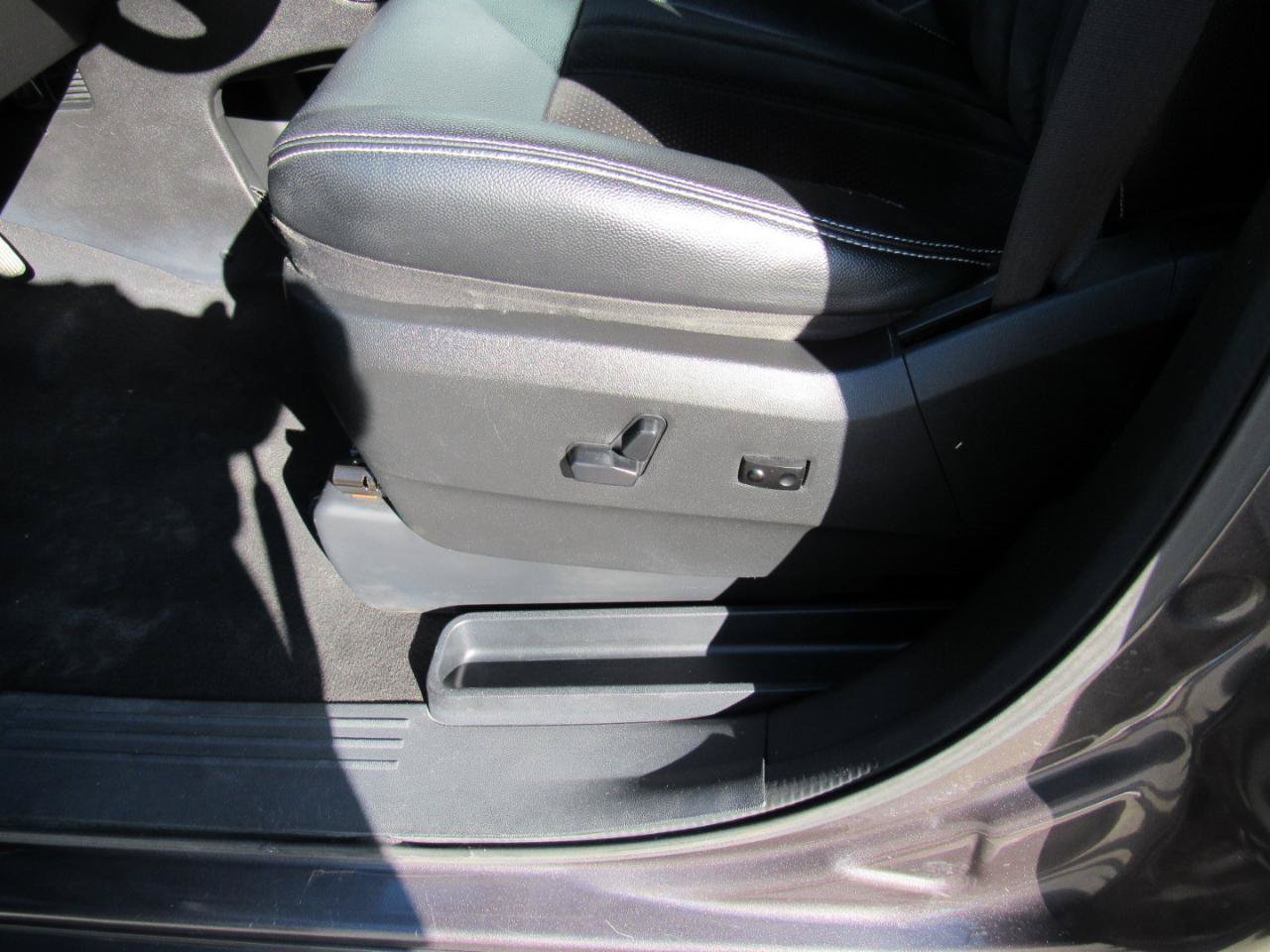 Used 2015 Dodge Grand Caravan SXT FWD image 14