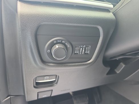 Used 2024 Jeep Grand Cherokee L Laredo w/ Luxury Tech Group I AWD/4WD image 20