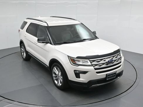 Used 2018 Ford Explorer XLT w/ Equipment Group 202A FWD image 38