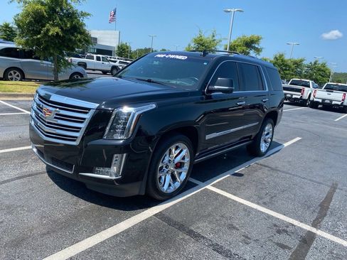 Used 2019 Cadillac Escalade Platinum AWD/4WD image 3