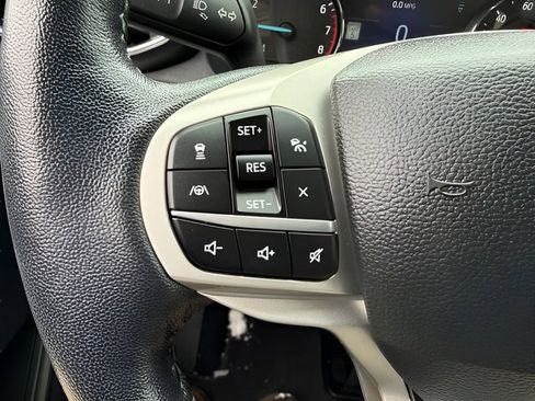 Certified 2022 Ford Explorer XLT w/ Equipment Group 202A AWD/4WD image 19