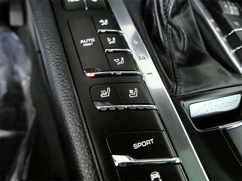 Used 2017 Porsche Macan S image 21